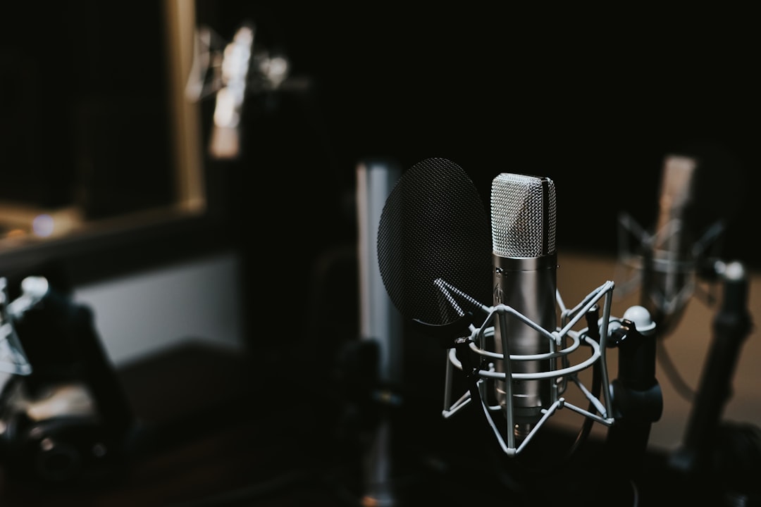The Ultimate Guide to Podcast Microphones: Types, Connectivity, Recommendations, and Setup Tips