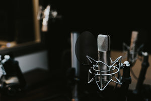 The Ultimate Guide to Podcast Microphones: Types, Connectivity, Recommendations, and Setup Tips