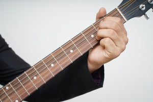 "Common Beginner Guitar Mistakes and Essential Tips for Improvement"