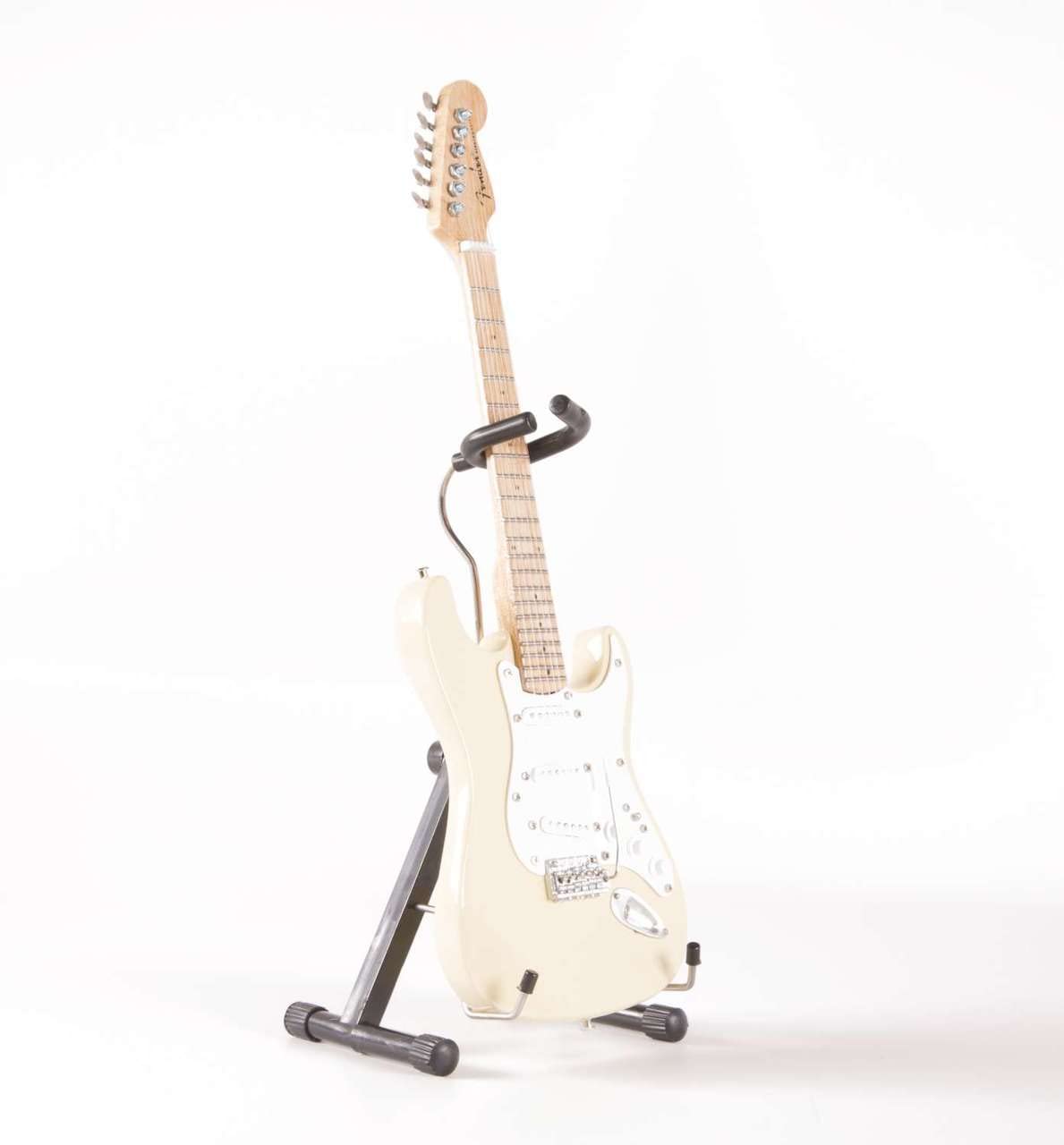 AXE HEAVEN FS-013 Licensed Fender Stratocaster Cream