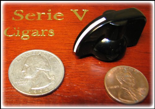 2-pack Potentiometer Knobs: Black ''Chickenhead'' with Set Screw