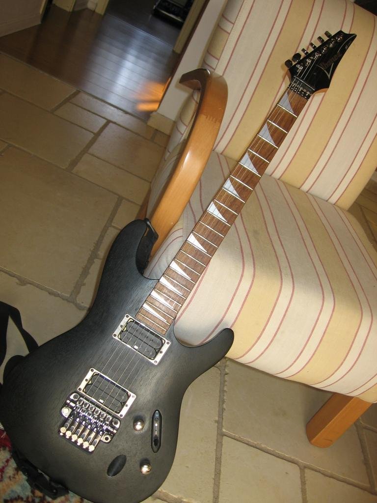 Jockomo Shark Fin (White Pearl) with Rosewood Dot Guitar Inlay Sticker