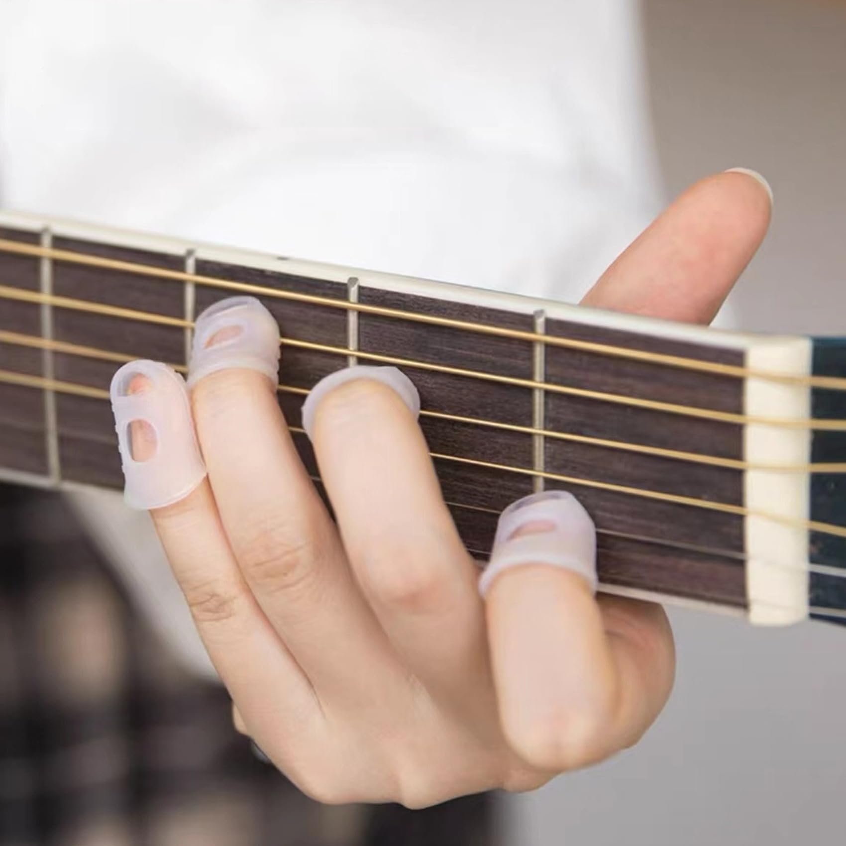 VBHHY 50pcs Guitar Silicone Finger Protectors, Guitar Fingertip Protector Caps in 5 Sizes for Beginner Playing Electric Guitar a