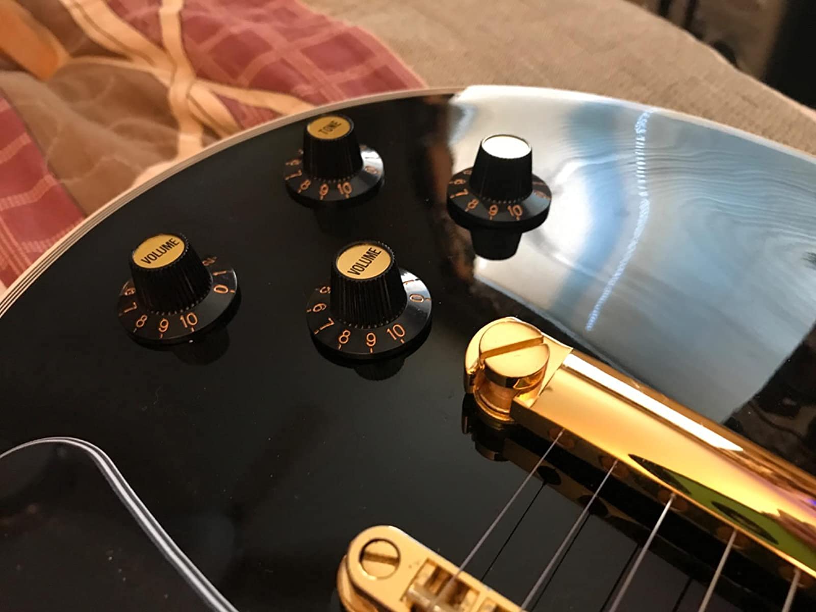 Dopro 4pcs Black with Gold Cap LP Metric Guitar Witch Hat Knobs Top Hat Knobs for SG Epi Les Paul