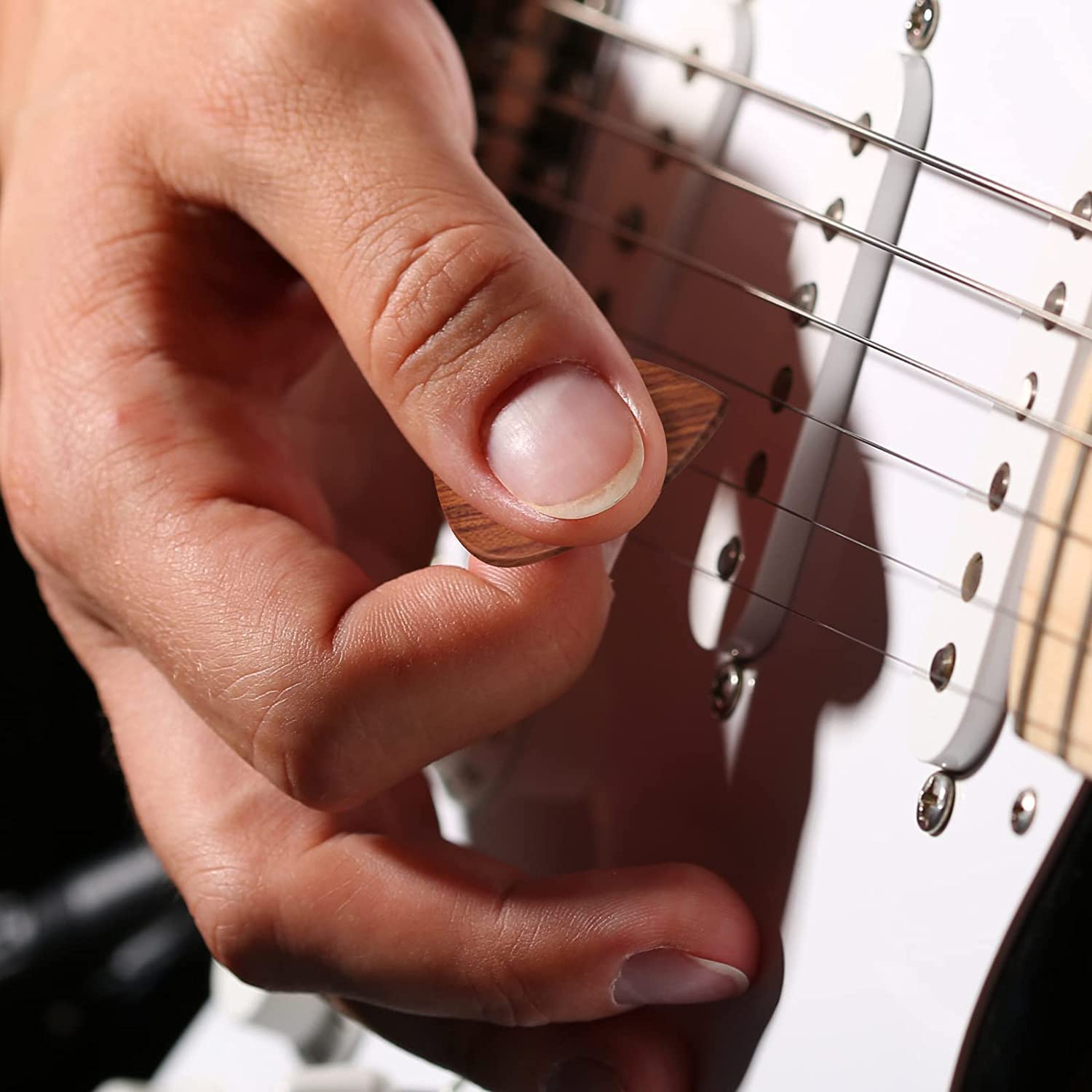 Ogdni Guitar Picks Box Wooden Guitar Pick Storage Box Holder Plectrum Container with 3pcs Guitar Picks (L816)