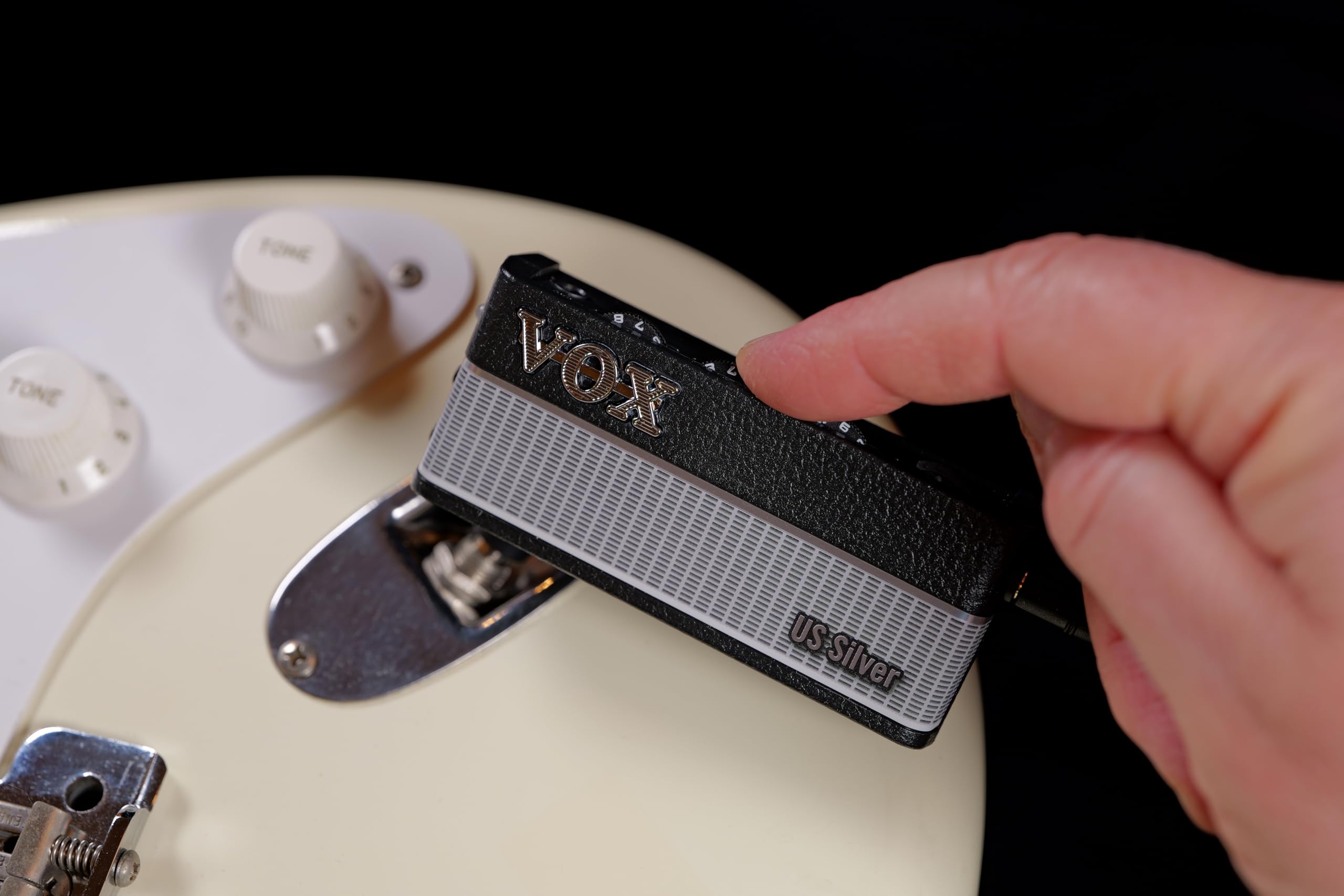 Vox amPlug 3 US Silver Headphone Guitar Amplifier w/ 2 Channels, Stereo Effects, Built-in Rhythms, and Aux in Jack