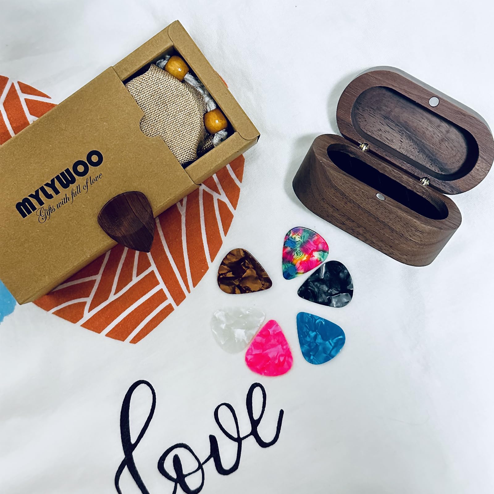 MYLYWOO Walnut Guitar Pick Holder Set with 1 Rosewood Pick and 6 Celluloid Picks in 3 Thicknesses, Mini Jewelry Box, Brown Woode