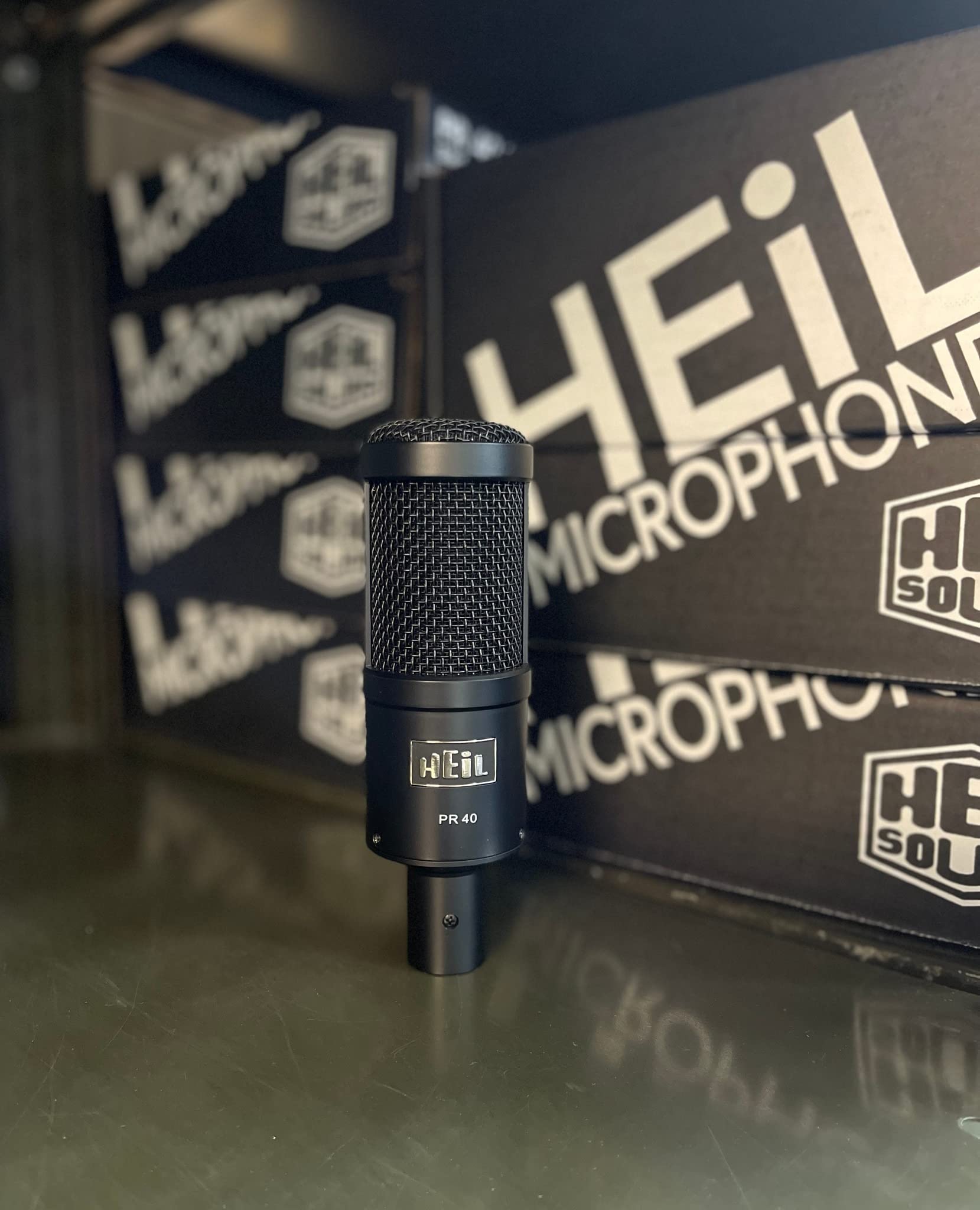 Heil PR 40 Dynamic Microphone for Streaming, Podcast, Recording, and Broadcast, XLR Microphone for Live Music, Wide Frequency Re