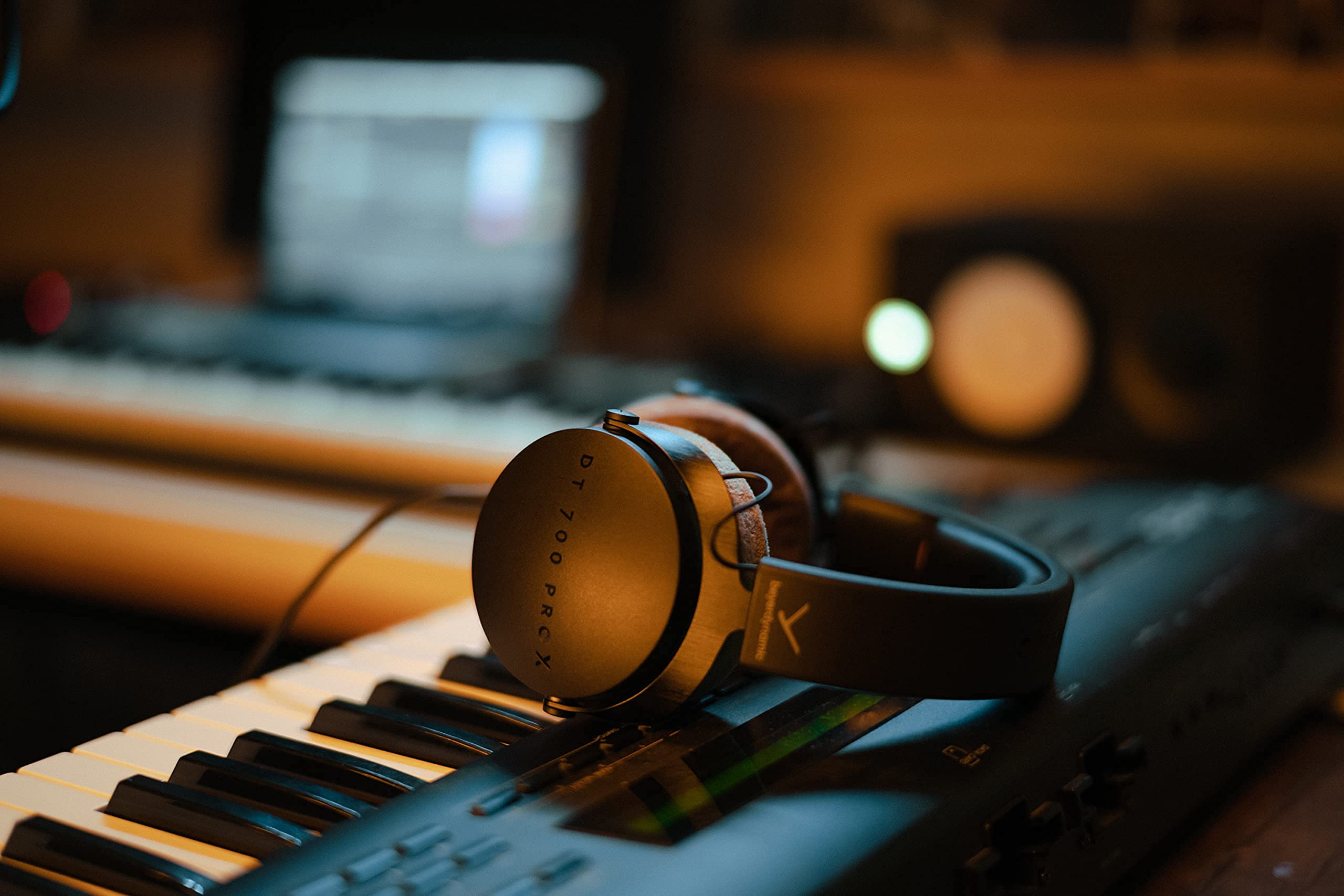 beyerdynamic DT 700 PRO X Closed-Back Studio Headphones with Stellar.45 Driver for Recording and Monitoring on All Playback Devi