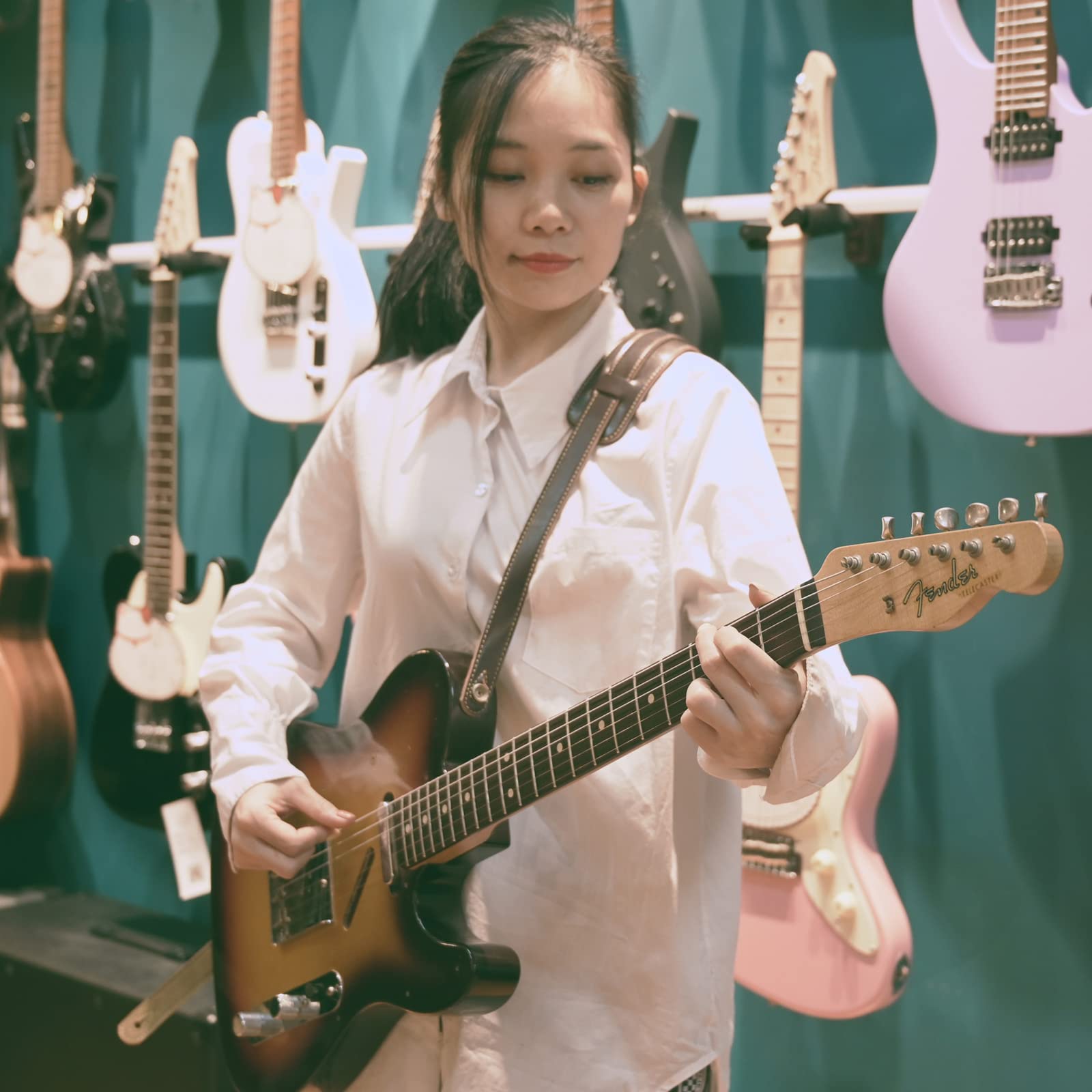 Rayzm Guitar Strap/Bass Strap with Shoulder Pad & Suede Backing, Quality Leather Belt for Acoustic/Electric/Bass Guitar