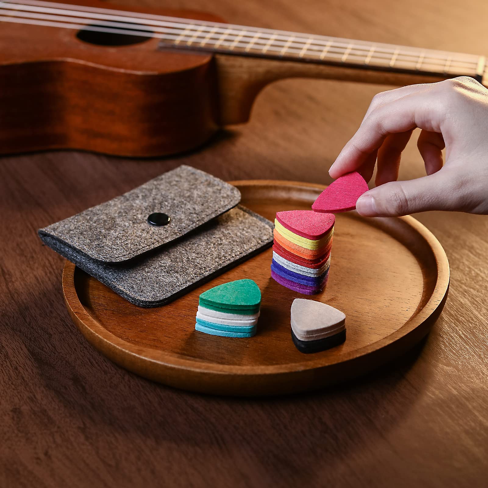 Donux 24 Pieces Felt Ukulele Picks,Felt Heart Shape Pick for Ukulele Guitar Bass with pick holder case (24, Mixed)