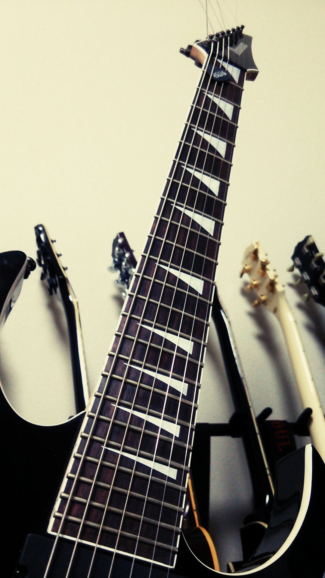 Jockomo Shark Fin (White Pearl) with Rosewood Dot Guitar Inlay Sticker