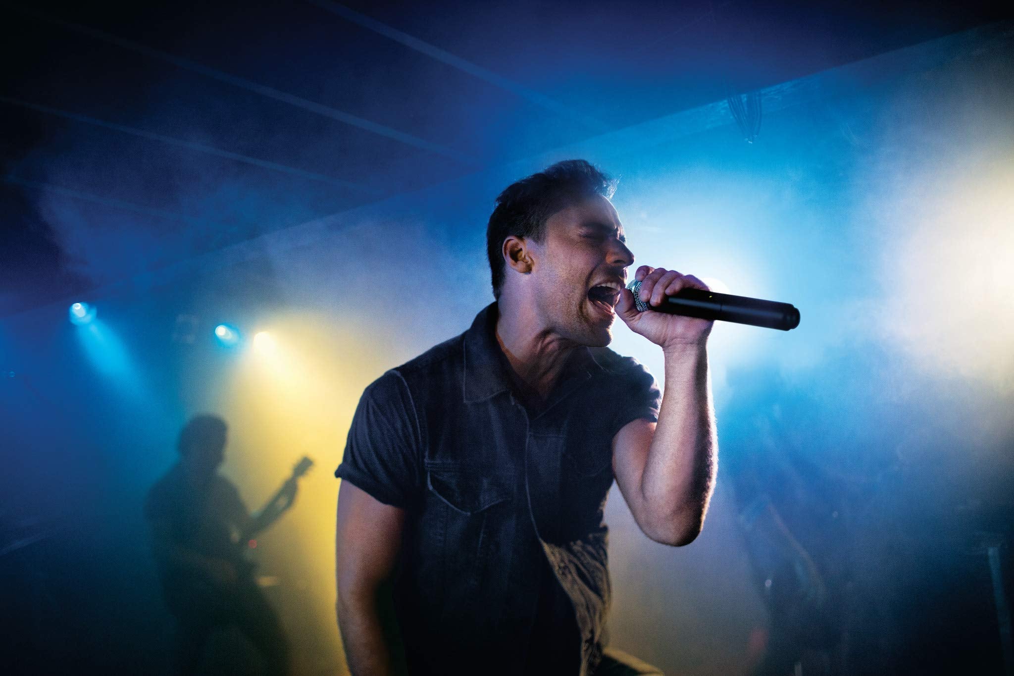 Shure BLX2/SM58 Handheld Wireless Transmitter with SM58 Vocal Microphone Capsule, for use with BLX Wireless Systems (Receiver So