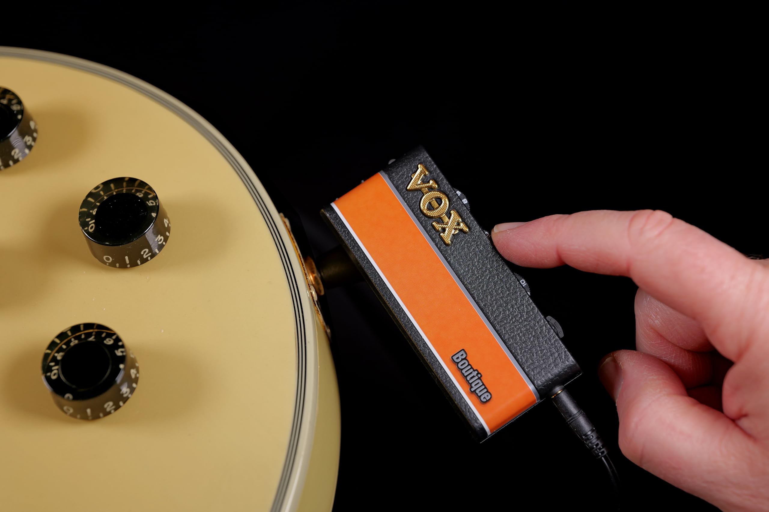 Vox amPlug 3 Boutique Headphone Guitar Amplifier w/ 2 Channels, Stereo Effects, Built-in Rhythms, and Aux in Jack