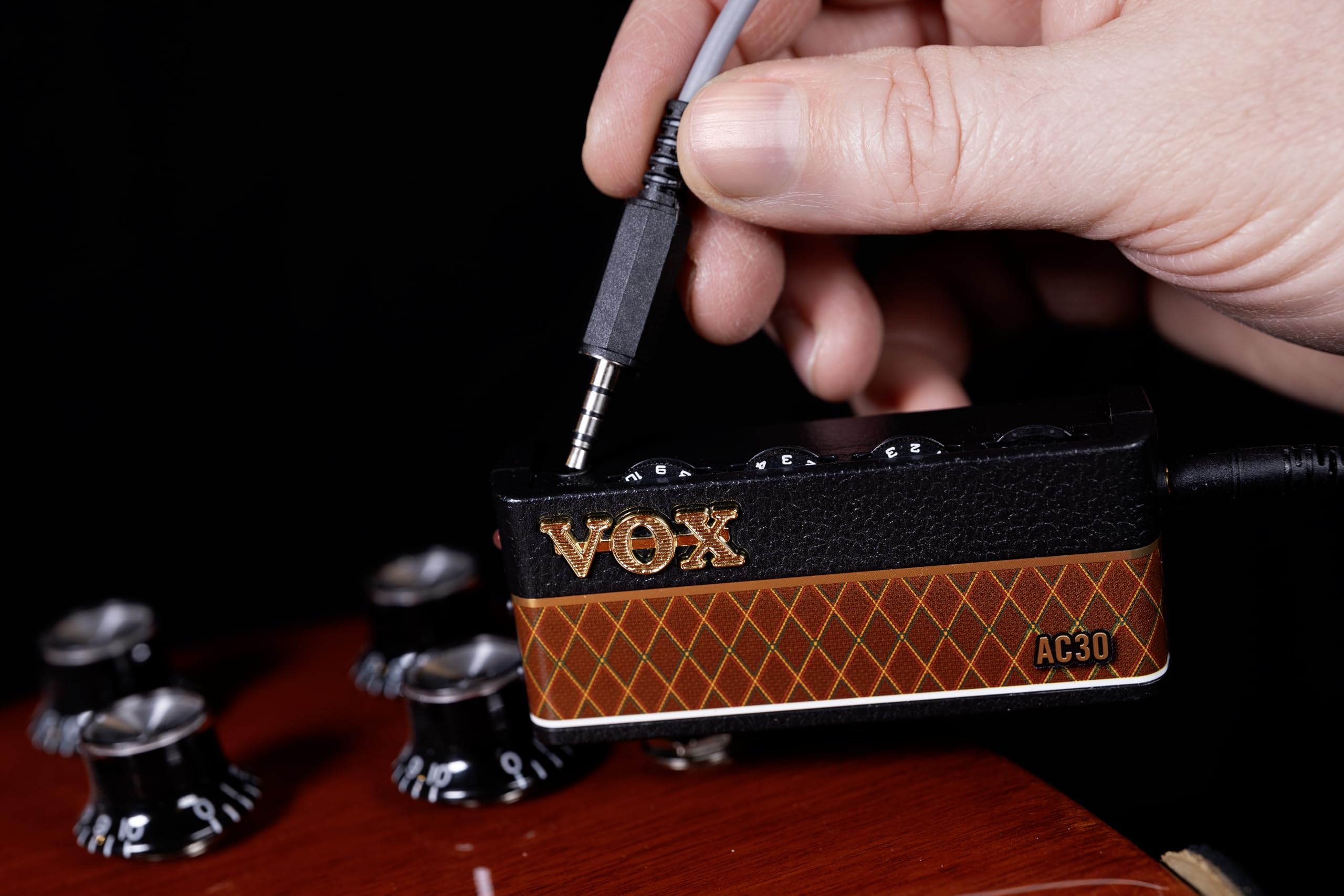 Vox amPlug 3 AC30 Headphone Guitar Amplifier w/Stereo FX, Tremolo, Speaker Emulation, Built-in Rhythms, and Aux in