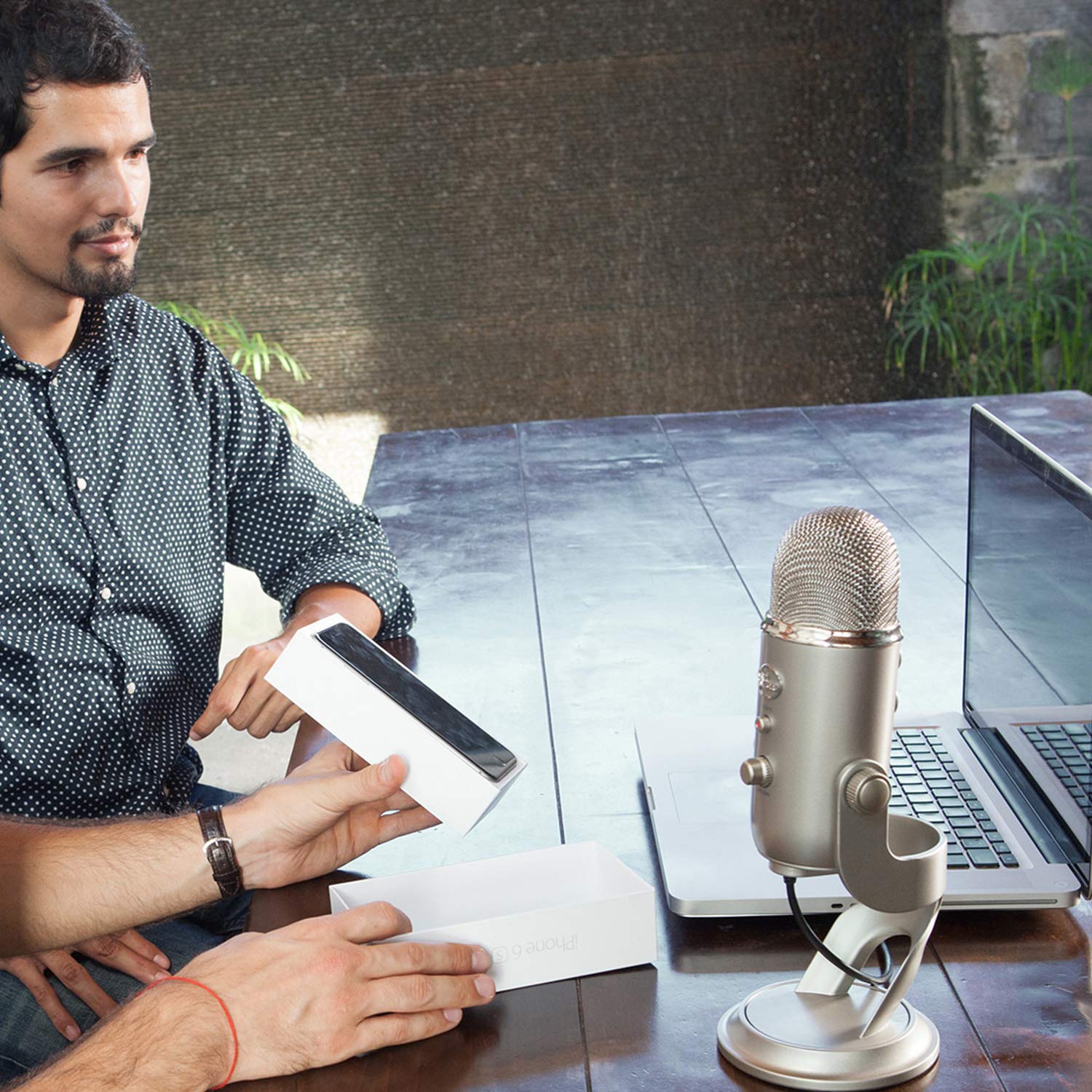 Logitech for Creators Blue Yeti USB Microphone for Gaming, Streaming, Podcasting, Twitch, YouTube, Discord, Recording for PC and