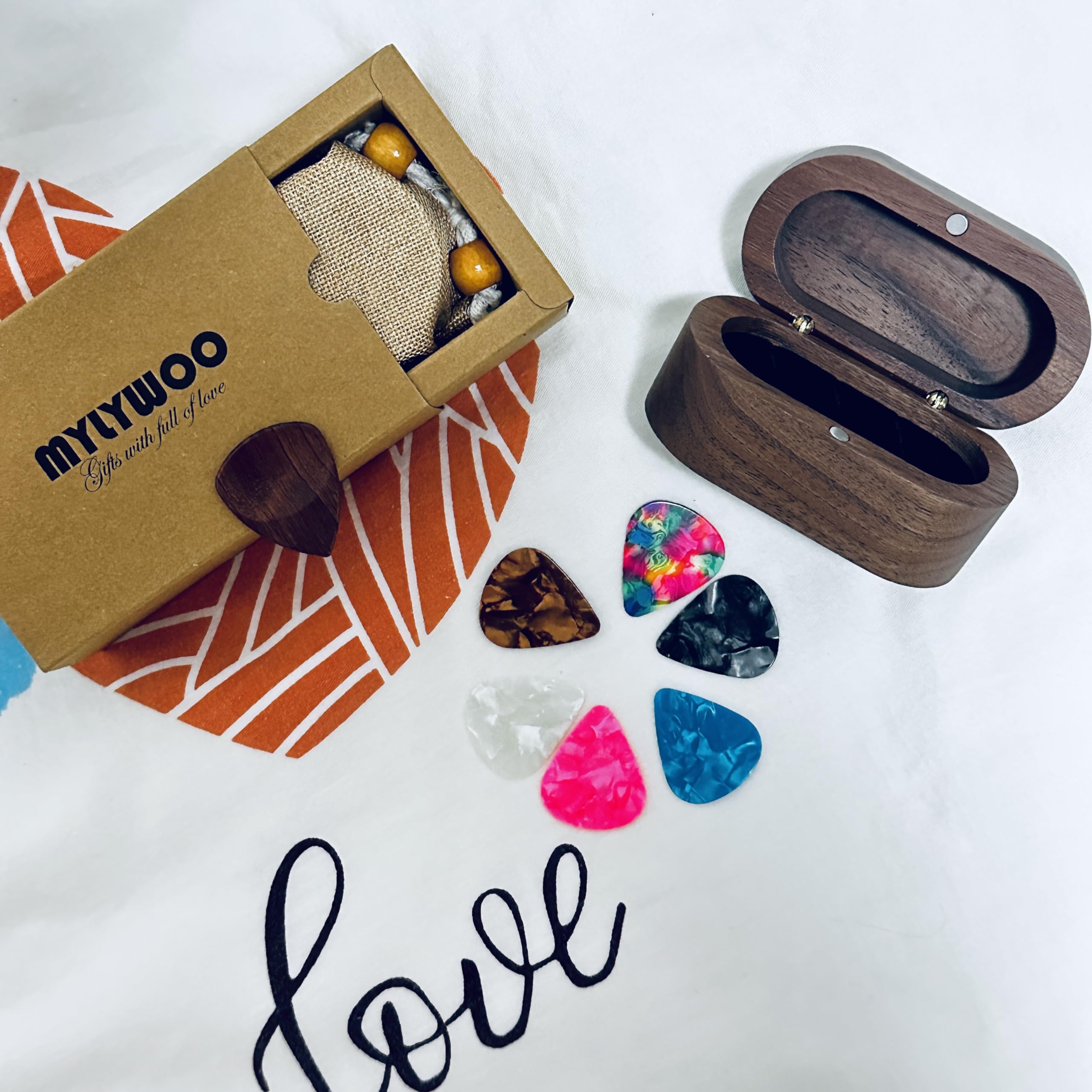 MYLYWOO Walnut Guitar Pick Holder Set with 1 Rosewood Pick and 6 Celluloid Picks in 3 Thicknesses, Mini Jewelry Box, Brown Woode