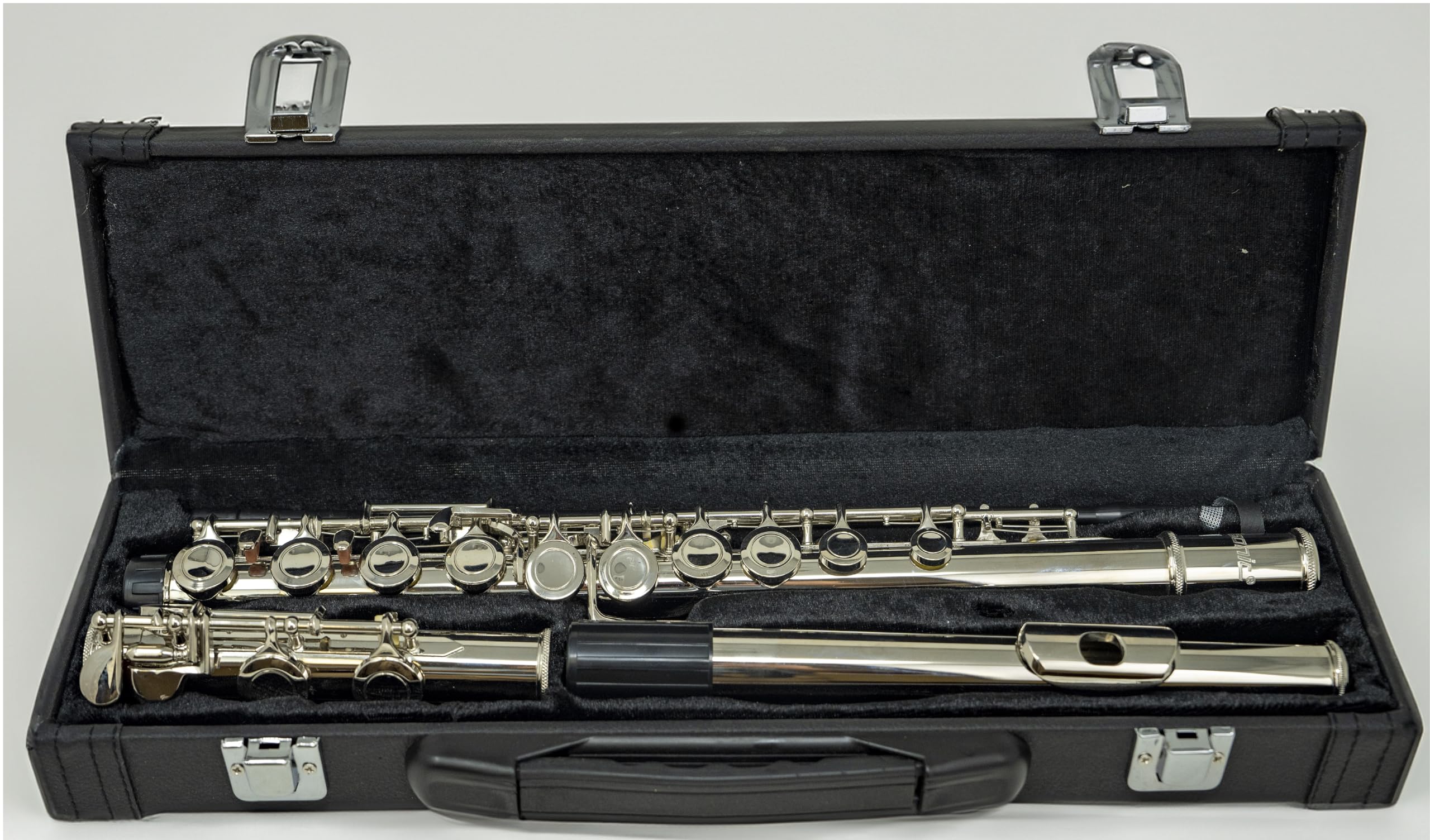 Hisonic Signature Series 2810N Closed 16-hole Flute with Case