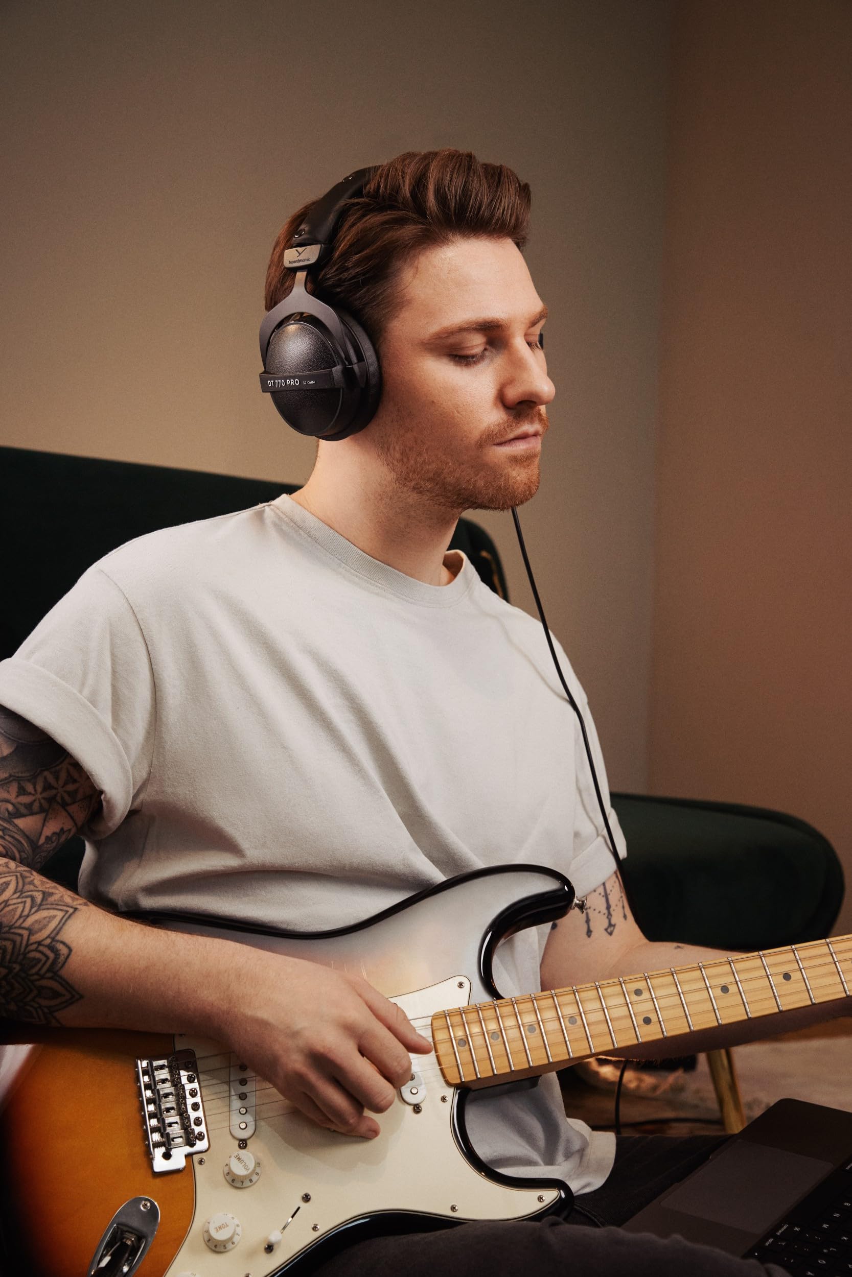 beyerdynamic DT 770 PRO 32 Ohm Over-Ear Headphones in Black. Enclosed Design, Wired for Professional Sound in The Studio and on