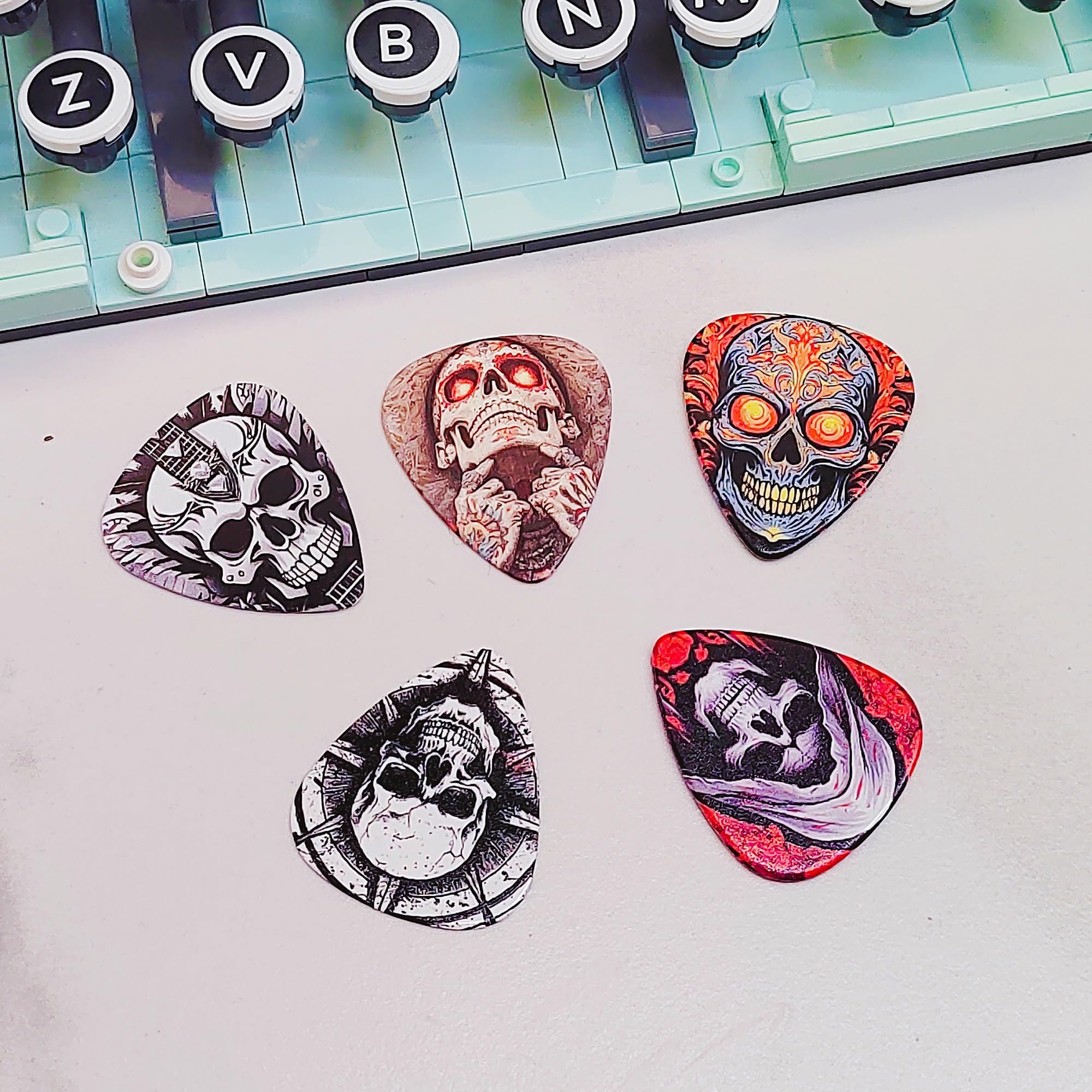 Guitar Picks, 24 Pack Skull Guitar Pick 0.46 0.71 0.96 1.20mm Thin, Medium, Heavy Guitar Pics,Guitar Pick Variety Pack,Guitar Pi