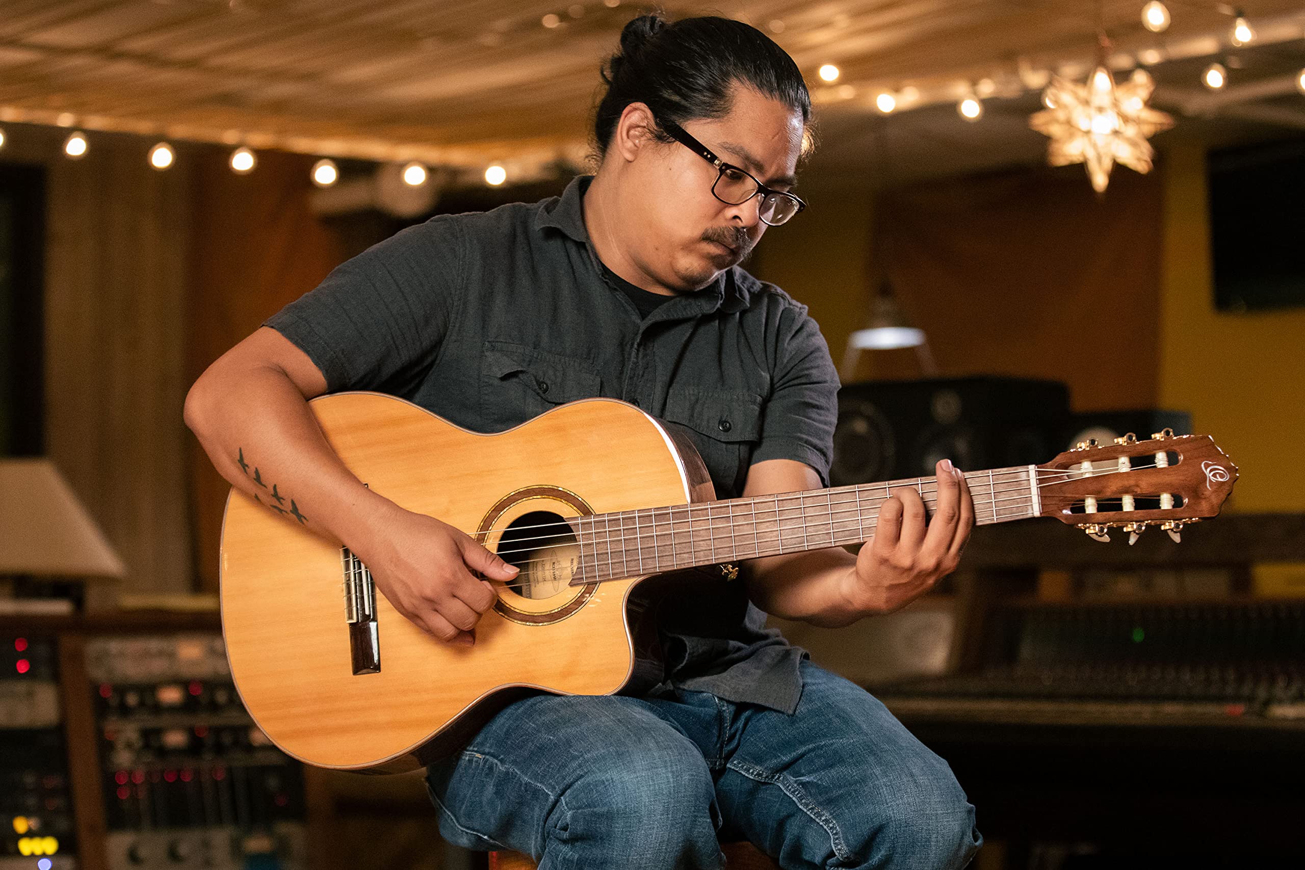 Ortega Guitars 6 String Performer Series Solid Top Slim Neck Acoustic-Electric Nylon Classical Guitar w/Bag, Right (RCE159MN)