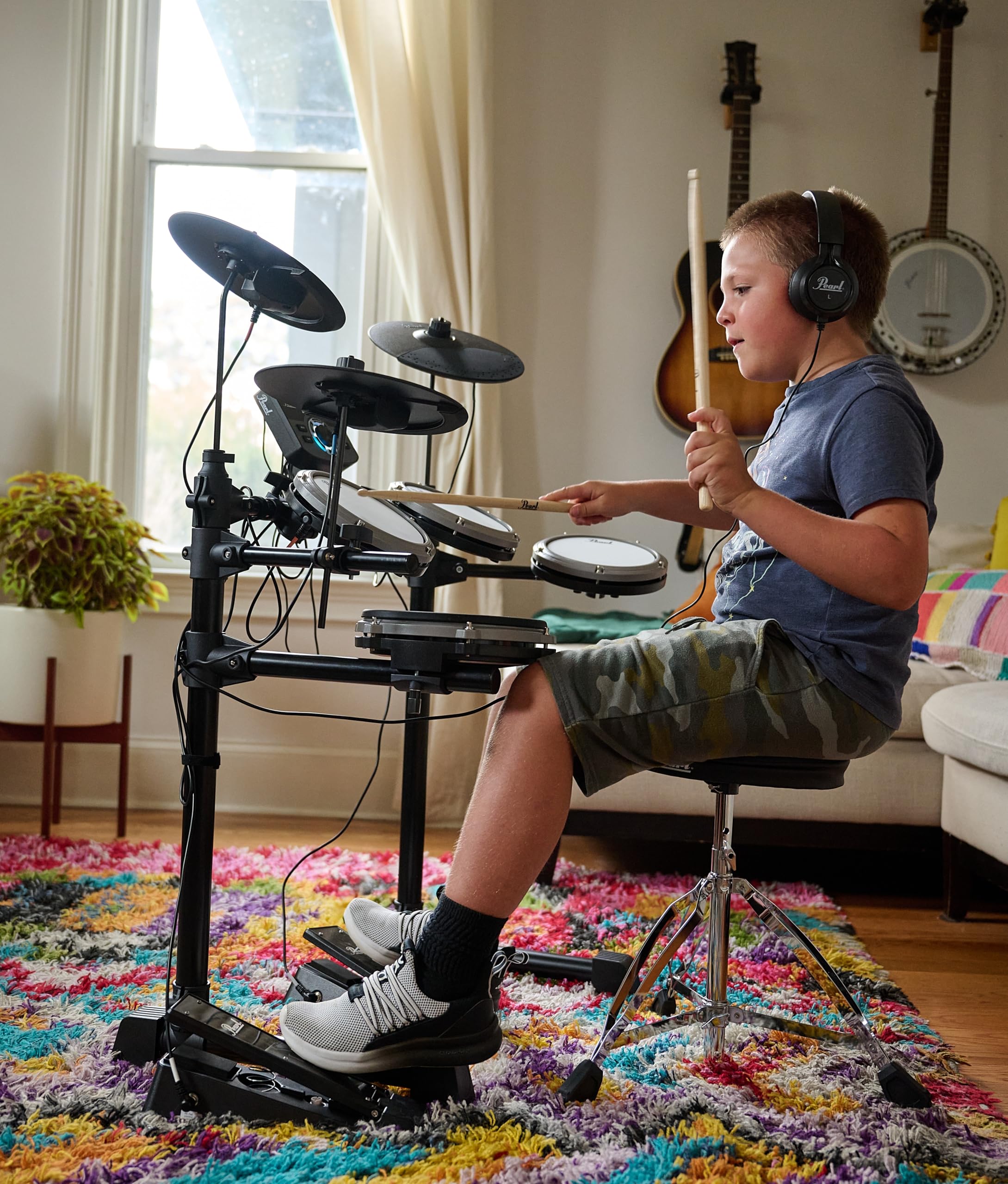 Pearl ERS1000 eRoadshow Electronic Drum Set, Complete Kit with Four Quiet Mesh Pads, Two Pedal Controllers, Cymbal Pads, Throne,