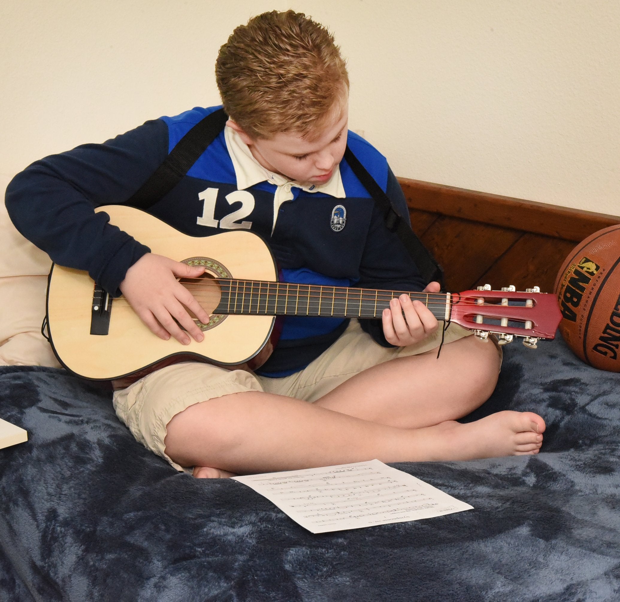 30'' Wood Guitar with Case and Accessories for Kids/Girls/Boys/Beginners (Natural)