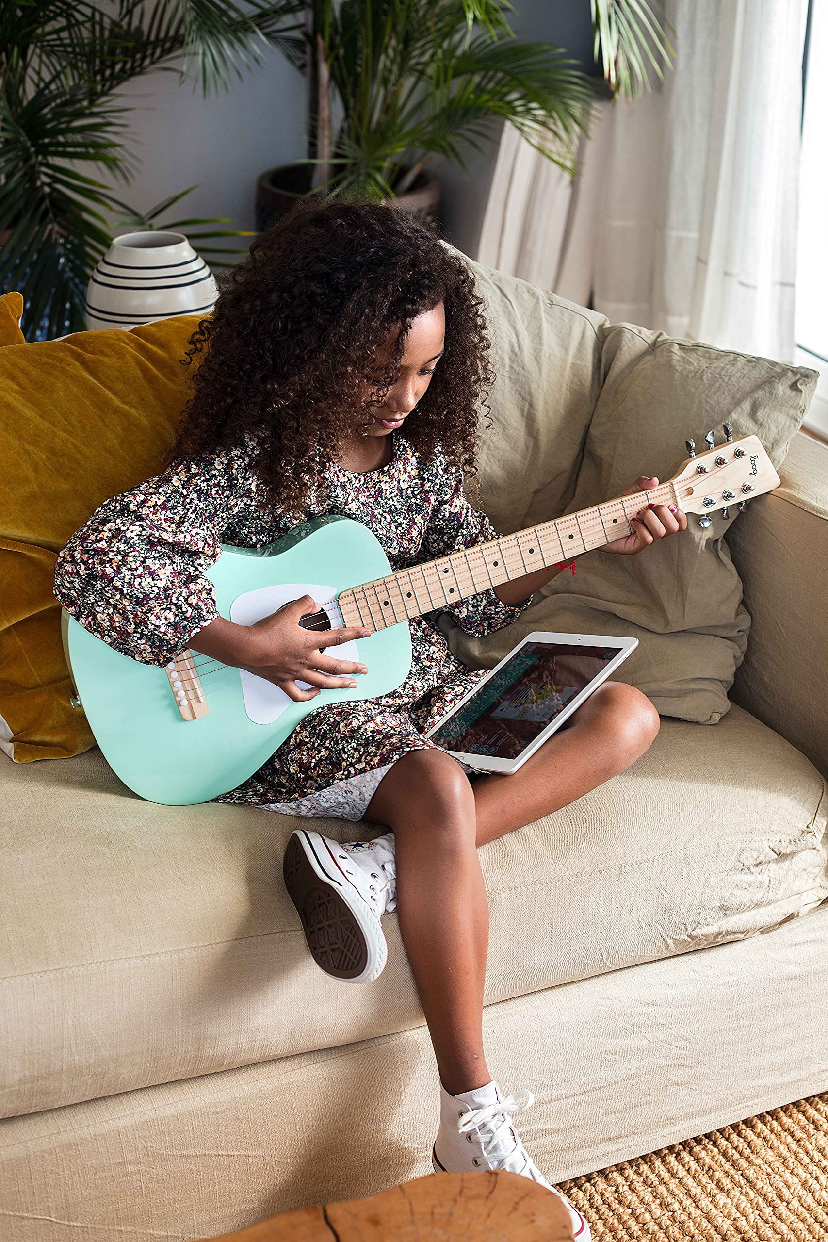 Loog Pro VI Acoustic kids real guitar for Beginners Compact size Ages 9+ Learning app and Lessons included White